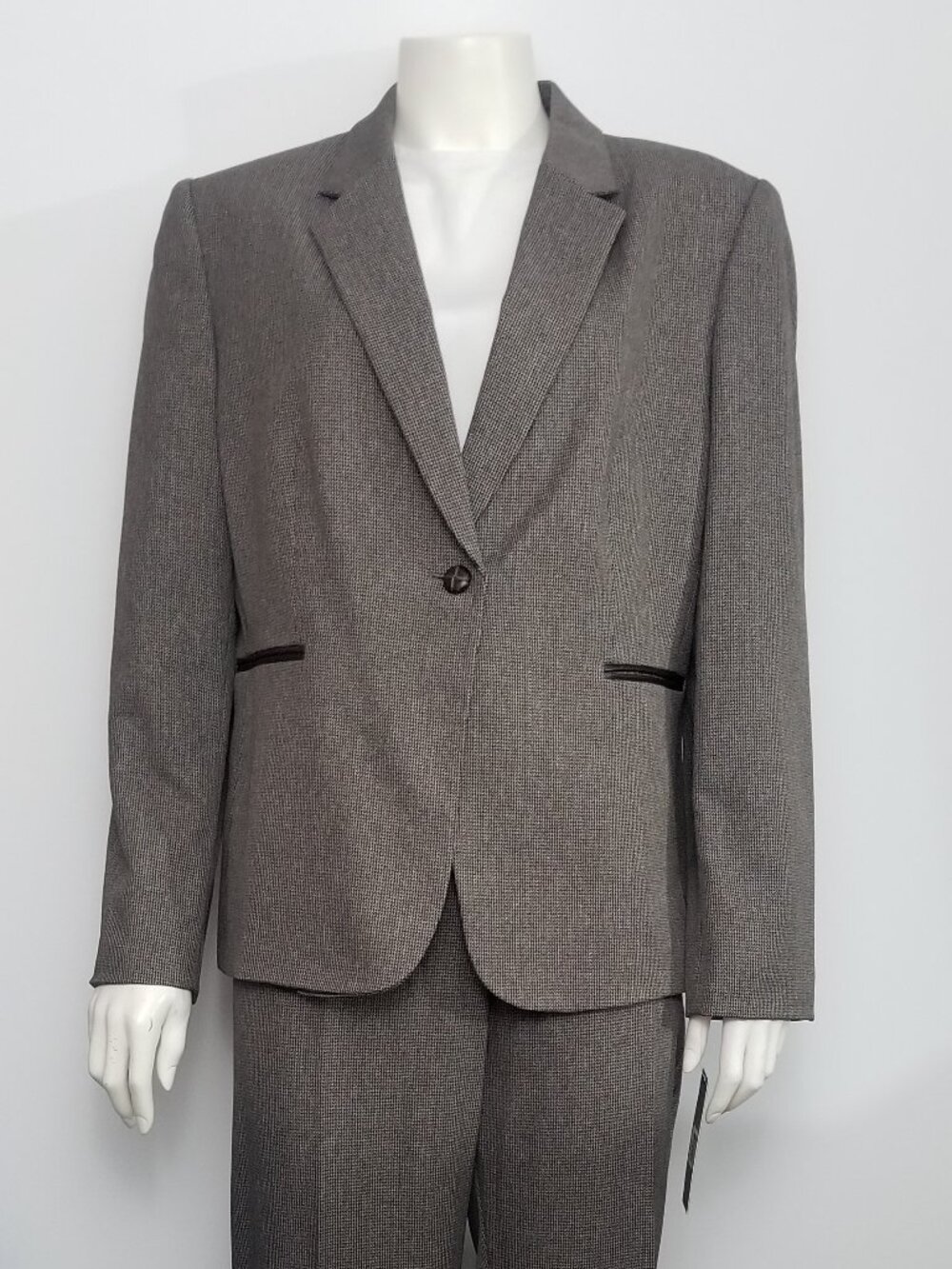 Tahari Brown/Black Pant Suit with Elbow Patches - Size 18 - New With Tags